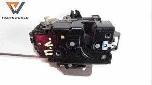 Брава врата предна лява  за Audi  A4 2.5 Tdi 163 Hp (avant) (b6)