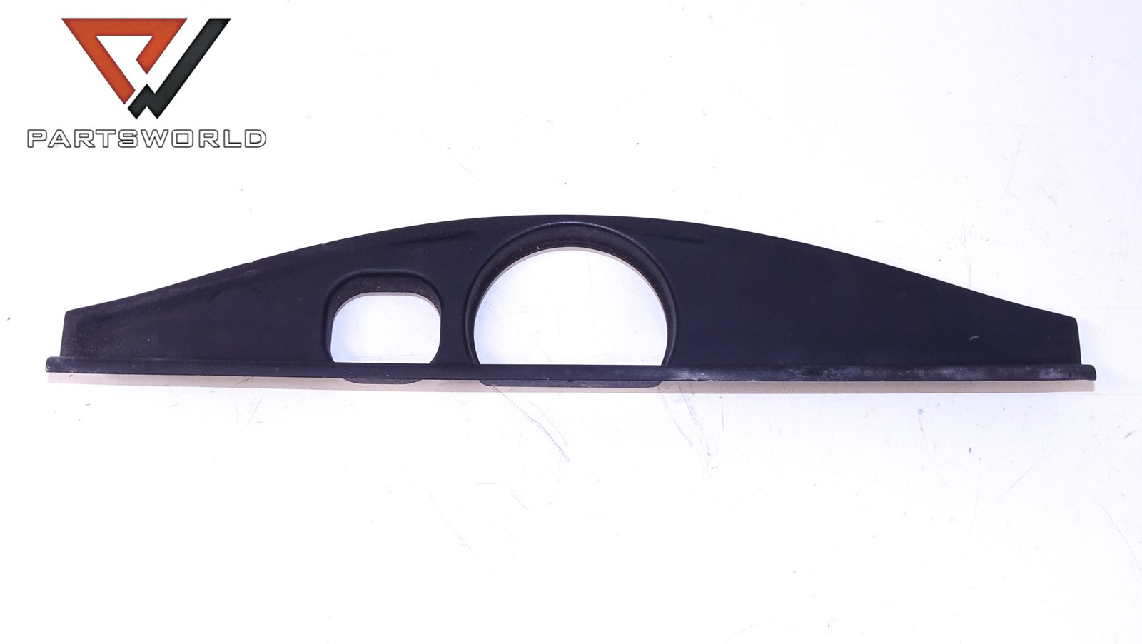 Капаче около задна чистачка за Bmw 320d (e46) 2.0d 136 Hp (touring) Капаче около задна чистачка за Bmw 320d (e46) 2.0d 136 Hp (touring)