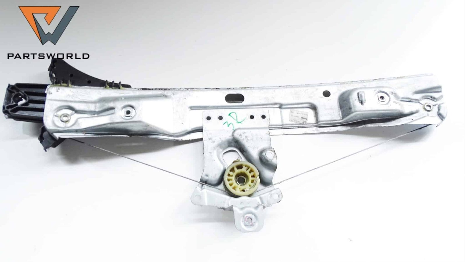 Стъклоповдигач задаен десен за Opel Insignia 2.0 Cdti 131hp (hatchback) Стъклоповдигач задаен десен за Opel Insignia 2.0 Cdti 131hp (hatchback)