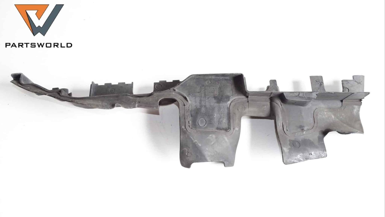 Въздуховод радиатор ляв за Audi A4 2.5 Tdi 163 Hp (avant) (b6) Въздуховод радиатор ляв за Audi A4 2.5 Tdi 163 Hp (avant) (b6)