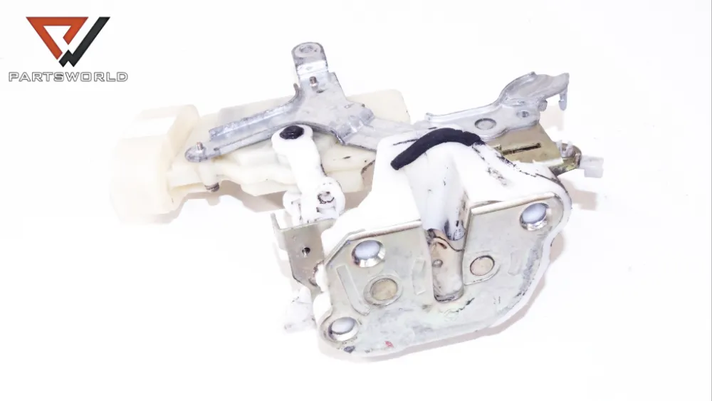 Брава врата предна дясна за Toyota Yaris I (p1) 1.4 D4d (hatchback) (75 Hp) Брава врата предна дясна за Toyota Yaris I (p1) 1.4 D4d (hatchback) (75 Hp)