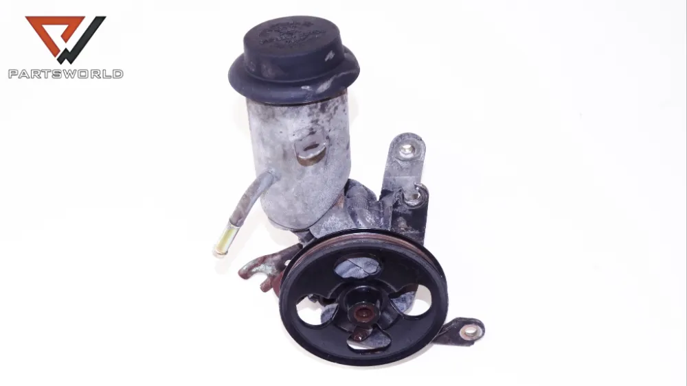 Хидравлична помпа с казанче за Toyota Yaris I (p1) 1.4 D4d (hatchback) (75 Hp) Хидравлична помпа с казанче за Toyota Yaris I (p1) 1.4 D4d (hatchback) (75 Hp)