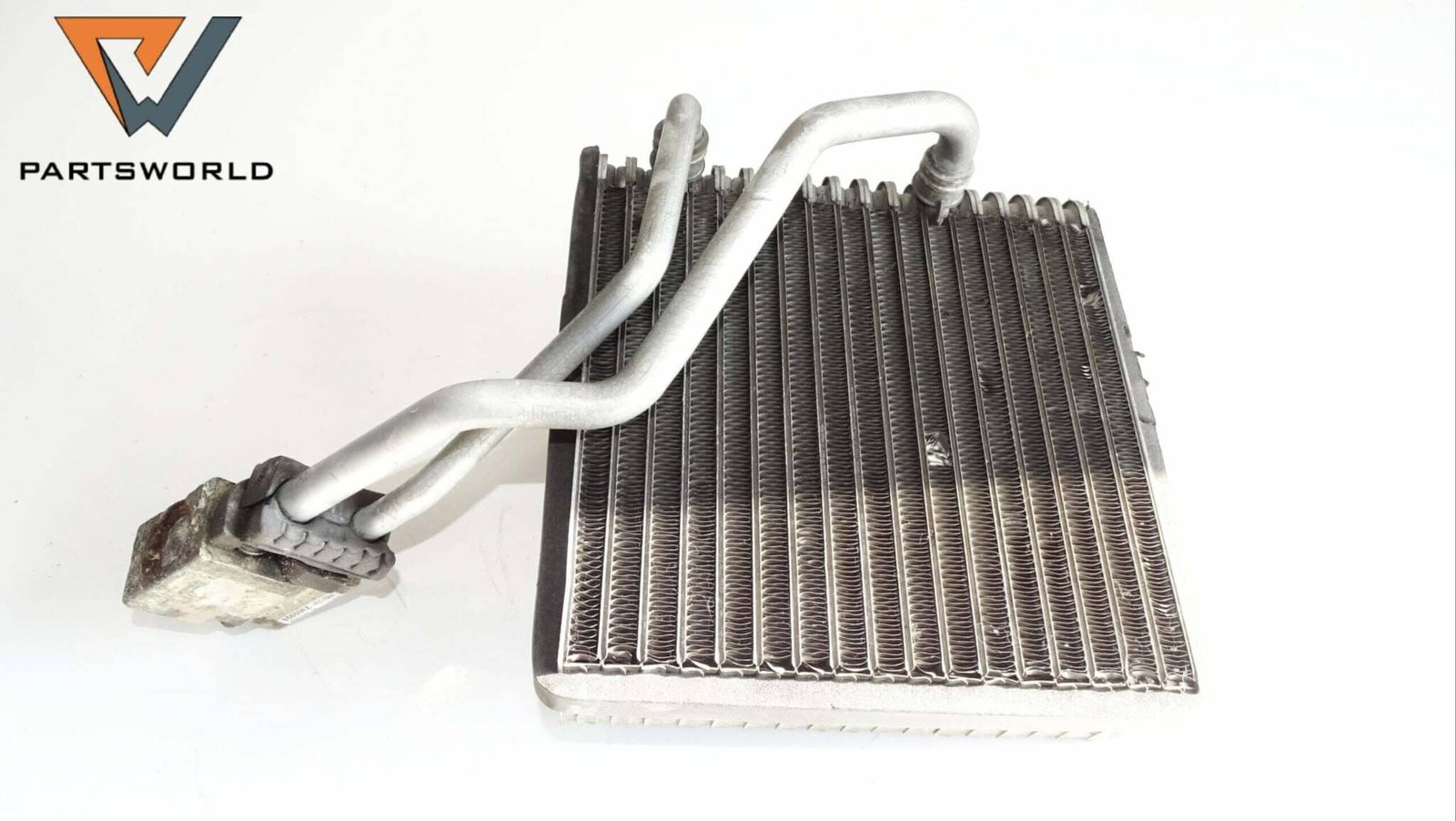 Климатичен радиатор купе за Vw Golf 1.6 I 101 Hp (iv) (1j1) Климатичен радиатор купе за Vw Golf 1.6 I 101 Hp (iv) (1j1)