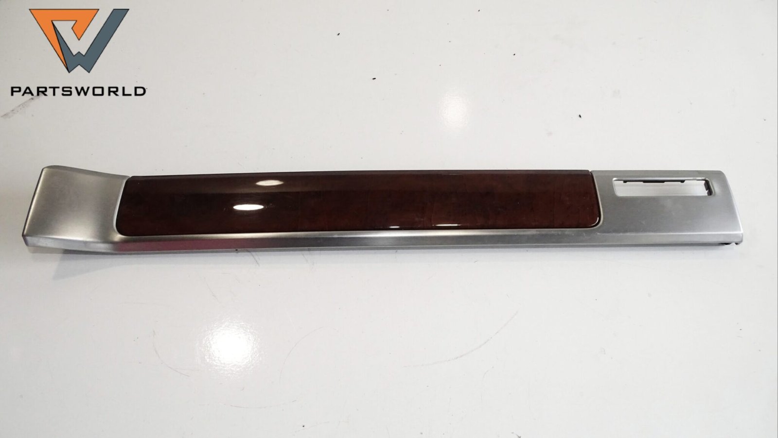 Лайсна арматурно табло за Vw Touareg 2.5 Tdi (r5) 174 Hp (7l) (suv) Лайсна арматурно табло за Vw Touareg 2.5 Tdi (r5) 174 Hp (7l) (suv)