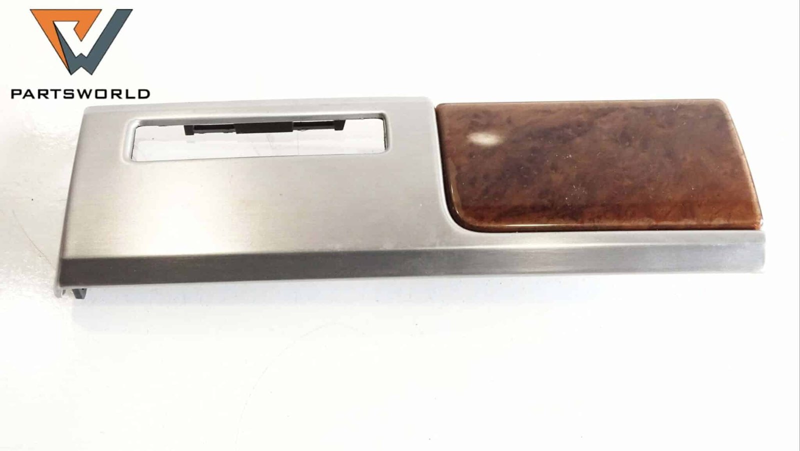 Лайсна арматурно табло за Vw Touareg 2.5 Tdi (r5) 174 Hp (7l) (suv) Лайсна арматурно табло за Vw Touareg 2.5 Tdi (r5) 174 Hp (7l) (suv)