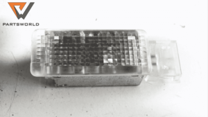 Плафон малък  за Vw Touareg  2.5 Tdi (r5) 174 Hp (7l) (suv)