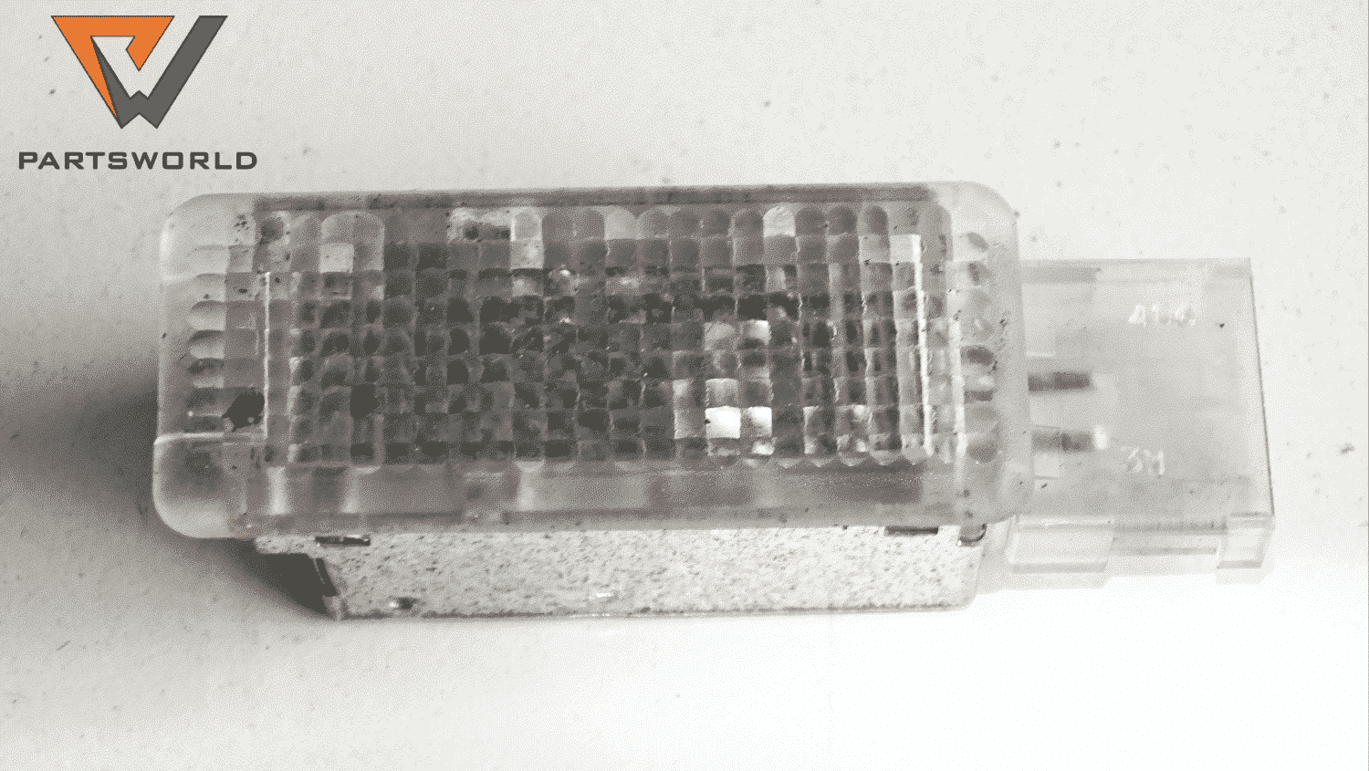 Плафон малък за Vw Touareg 2.5 Tdi (r5) 174 Hp (7l) (suv) Плафон малък за Vw Touareg 2.5 Tdi (r5) 174 Hp (7l) (suv)