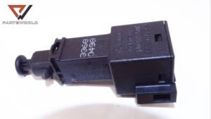 Стоп машинка  1j0945511a_32_1 за Skoda  Octavia 1 1.9 Tdi 110 Hp (combi)