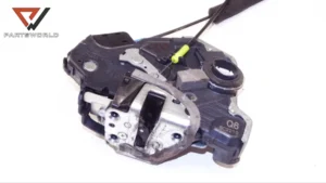 Брава врата предна дясна за lexus is ii 220d 2.2d...