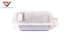 Плафон в багажник за lexus is ii 220d 2.2d 177...