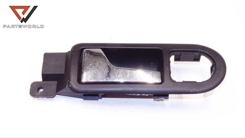 DSC06682_PARTSWORLD Вътрешна дръжка предна лява за VW Golf IV Variant 1.9 TDI 101 hp (combi) - Image 1