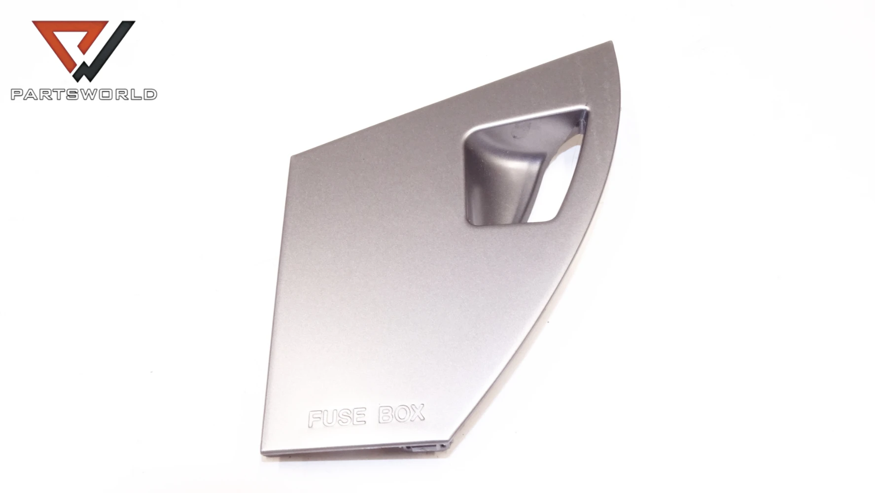 DSC07860_PARTSWORLD Капаче бушонно табло D65155551 за MAZDA 2 II (DE) 1.3 i 86 hp (hatchback) - Image 1