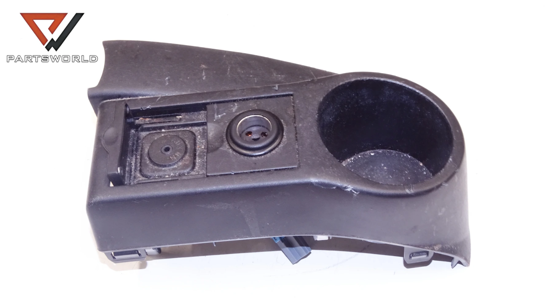 DSC07872_PARTSWORLD Постачка за чаши с AUX за MAZDA 2 II (DE) 1.3 i 86 hp (hatchback) - Image 1