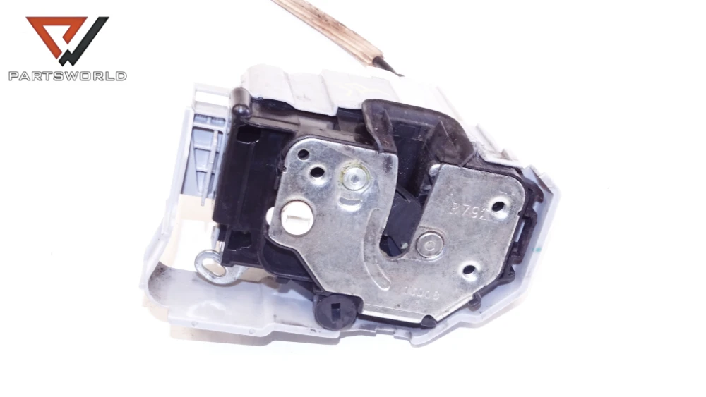 Брава врата задна дясна 51827959 за fiat bravo ii (198) 1.6 d multijet 120 hp (hatchback) Брава врата задна дясна 51827959 за fiat bravo ii (198) 1.6 d multijet 120 hp (hatchback)