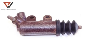 Долна помпа съединител  за toyota  corolla verso ii (ar10) 2.2 d4d 136 hp (mpv)