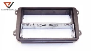 Лайсна около радио  за vw golf v 1.9 tdi 105 hp bkc (hatchback)