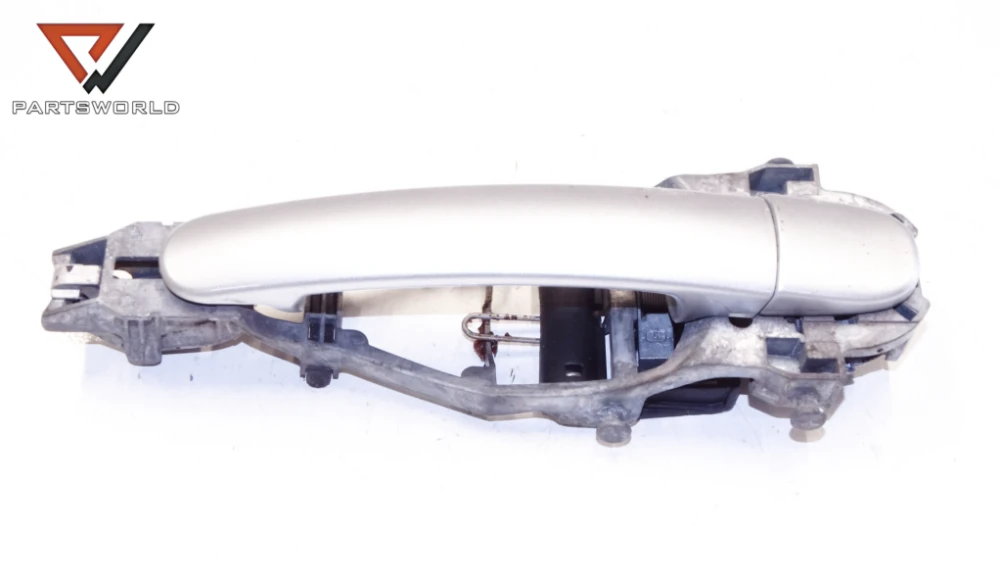 Външна дръжка задна лява за vw golf v 1.9 tdi 105 hp bkc (hatchback) Външна дръжка задна лява за vw golf v 1.9 tdi 105 hp bkc (hatchback)