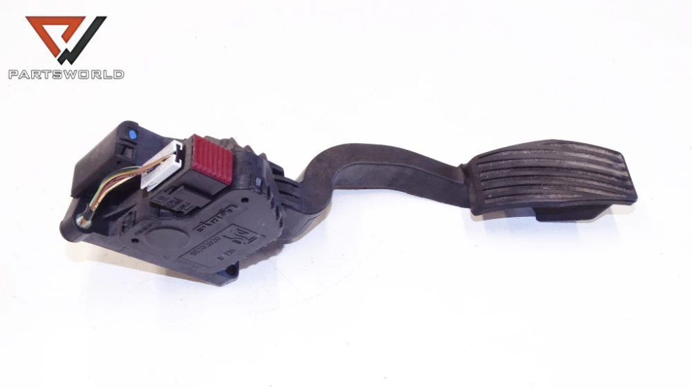 Педал газ 55702020 за opel corsa d 1.4 i 90 hp (z14xep) (hatchback) Педал газ 55702020 за opel corsa d 1.4 i 90 hp (z14xep) (hatchback)