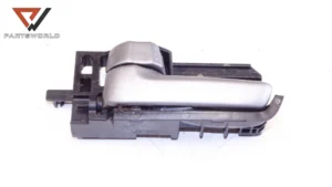 Вътрешна дръжка предна лява  за suzuki swift 3 (sg) 1.3 i 92 hp (m13a) (hatchback)