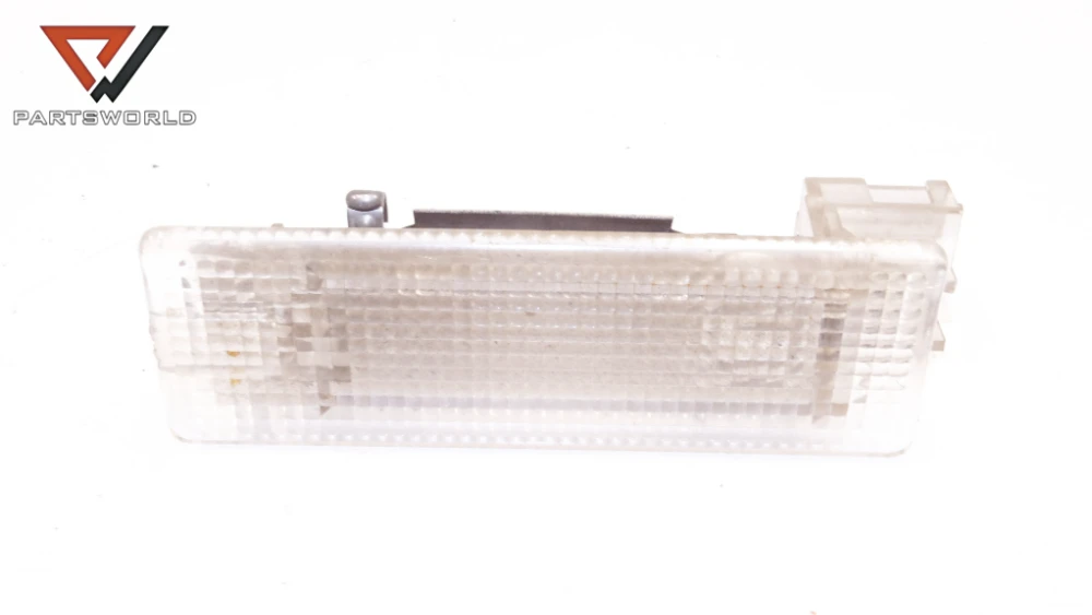 Плафон малък за vw golf v 1.6 fsi 115 hp (bag) (hatchback) Плафон малък за vw golf v 1.6 fsi 115 hp (bag) (hatchback)