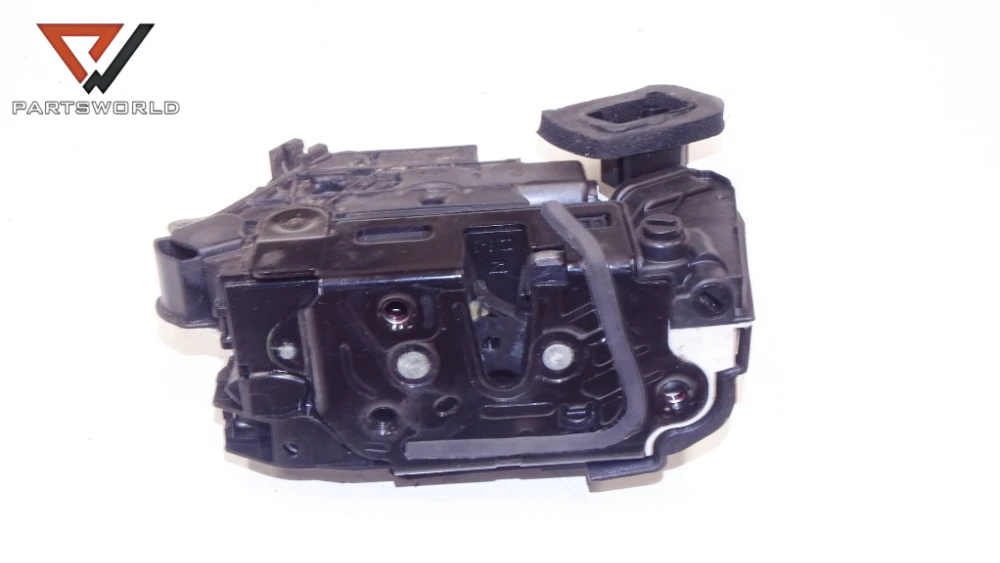 DSC09671_PARTSWORLD Брава врата задна дясна 5K4830016Q за VW Golf VII Variant (BA5) 1.6 TDI 105 hp (CXX) (combi) - Image 1