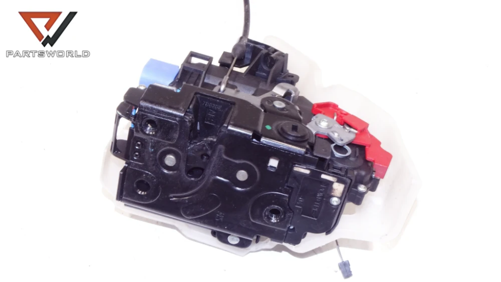 Брава врата задна дясна за vw golf v plus 1.9 tdi 90 hp (bru) (hatchback) Брава врата задна дясна за vw golf v plus 1.9 tdi 90 hp (bru) (hatchback)