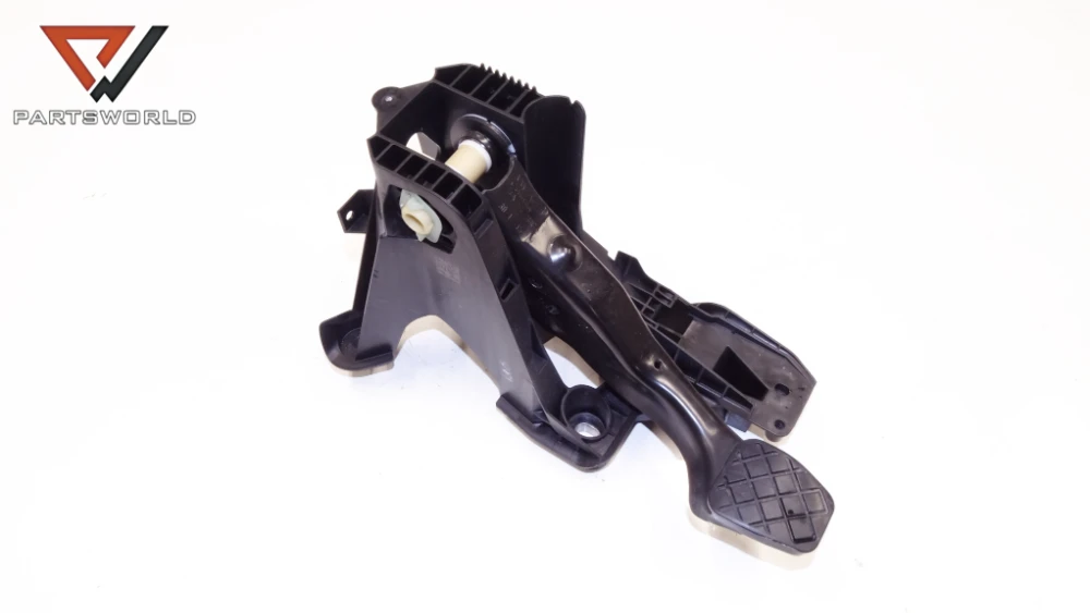 Педал спирачка 5q1721058bj за vw golf vii variant (ba5) 1.6 tdi 105 hp (cxx) (combi) Педал спирачка 5q1721058bj за vw golf vii variant (ba5) 1.6 tdi 105 hp (cxx) (combi)