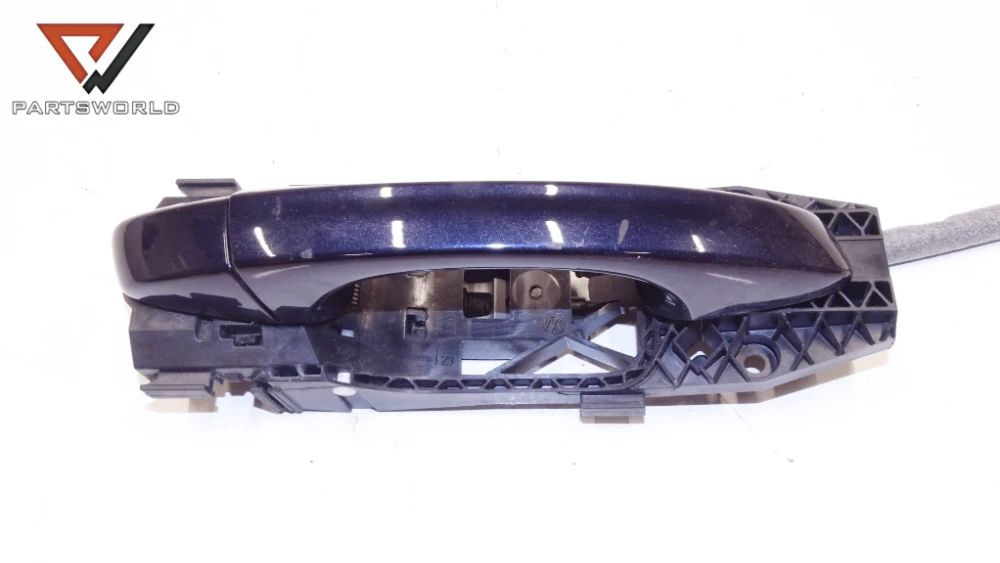 DSC09677_PARTSWORLD Външна дръжка предна дясна за VW Golf VII Variant (BA5) 1.6 TDI 105 hp (CXX) (combi) - Image 1