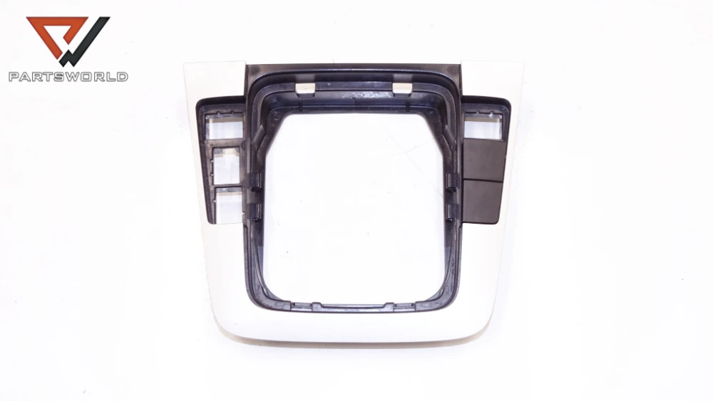 Интериорна лайсна около скоротен лост за vw passat 6 variant (b6,3c5) 1.4 tsi ecofuel 150 hp cdga (combi) Интериорна лайсна около скоротен лост за vw passat 6 variant (b6,3c5) 1.4 tsi ecofuel 150 hp cdga (combi)