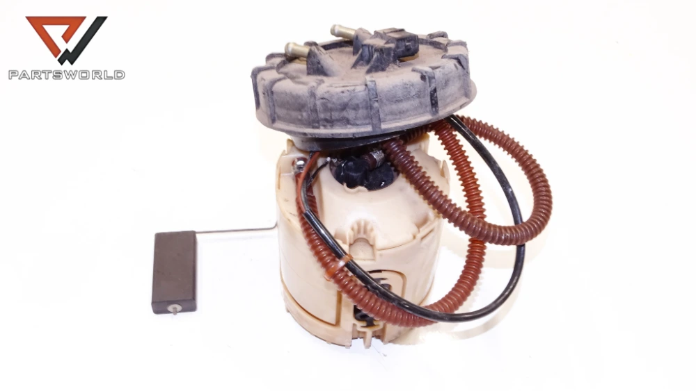 Бензинова помпа в резервоар за vw golf iii 1.6 i 75 hp abu (hatchback) Бензинова помпа в резервоар за vw golf iii 1.6 i 75 hp abu (hatchback)