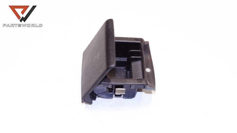 Пепелник за vw golf iii 1.6 i 75 hp abu (hatchback) Пепелник за vw golf iii 1.6 i 75 hp abu (hatchback)