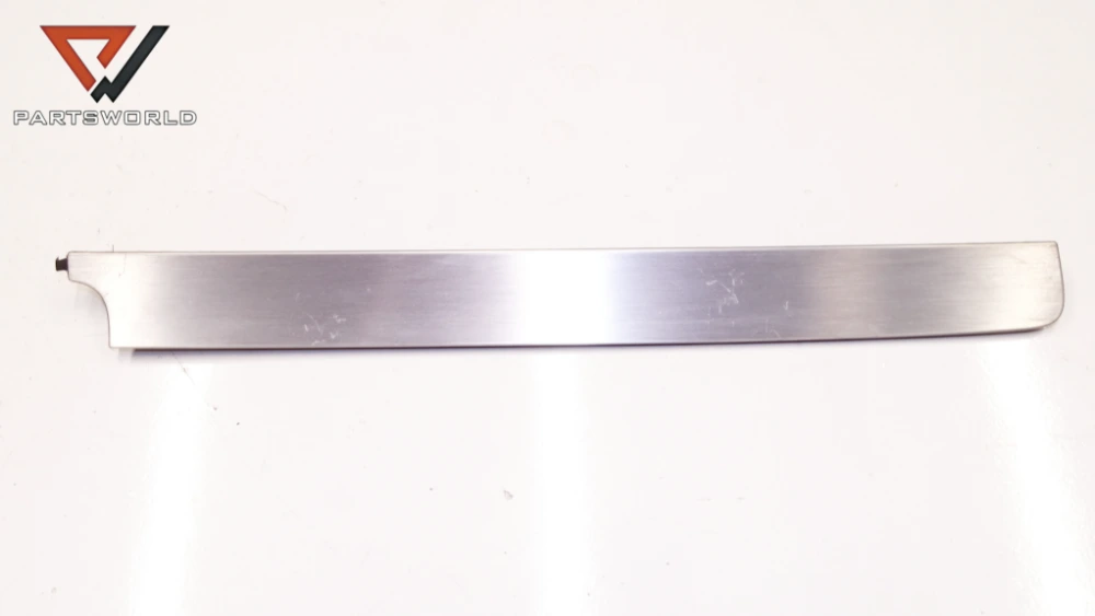 DSC01358_PARTSWORLD Интериорна лайсна арматурно табло за VW Passat 6 Variant (B6,3c5) 2.0 TDI 140 hp BKP (combi) - Image 1