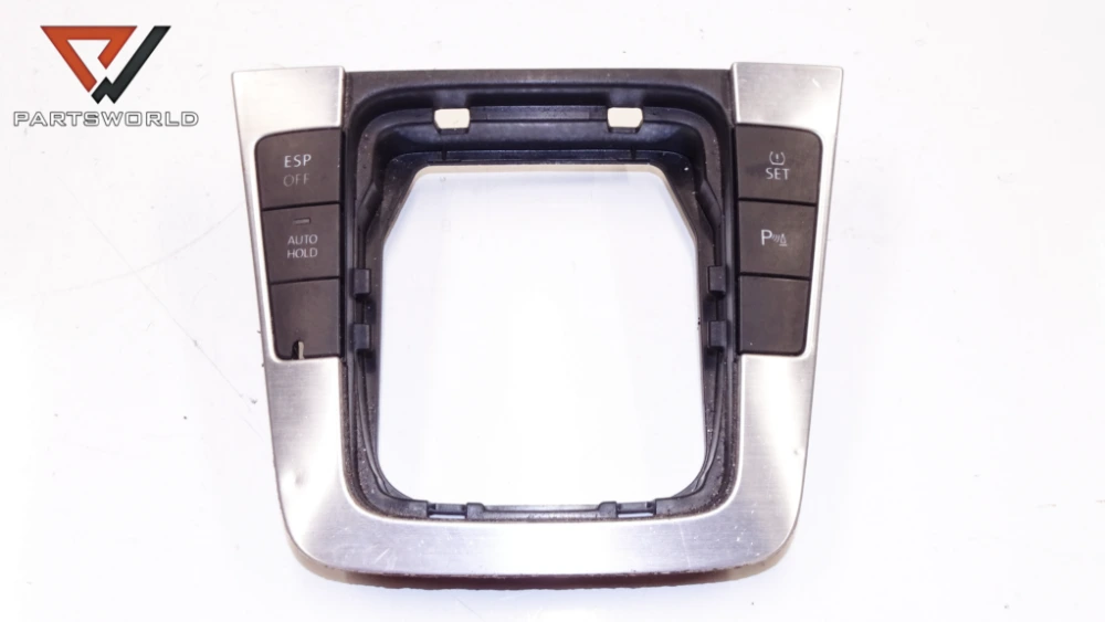 DSC01360_PARTSWORLD Интериорна лайсна около скоростен лост с бутони 3C0864263A за VW Passat 6 Variant (B6,3c5) 2.0 TDI 140 hp BKP (combi) - Image 1