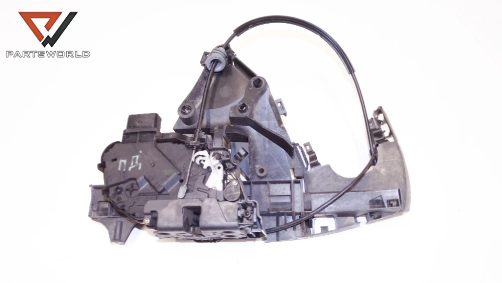 Брава врата предна дясна за volvo s40 ii 2.0 hdi 136 hp (sedan) Брава врата предна дясна за volvo s40 ii 2.0 hdi 136 hp (sedan)