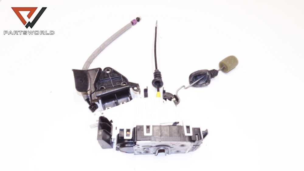 Брава врата предна лява А2047200335 за mercedes-benz c-class (w204) c 180 1.8 kompressor 156 hp (sedan) Брава врата предна лява А2047200335 за mercedes-benz c-class (w204) c 180 1.8 kompressor 156 hp (sedan)