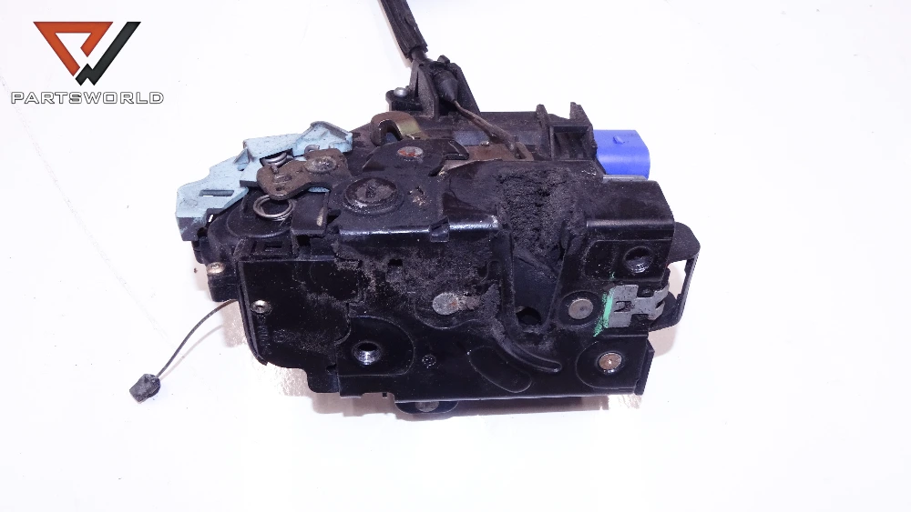 Брава врата задна лява за seat altea (5p) 1.6 mpi 102 hp Брава врата задна лява за seat altea (5p) 1.6 mpi 102 hp