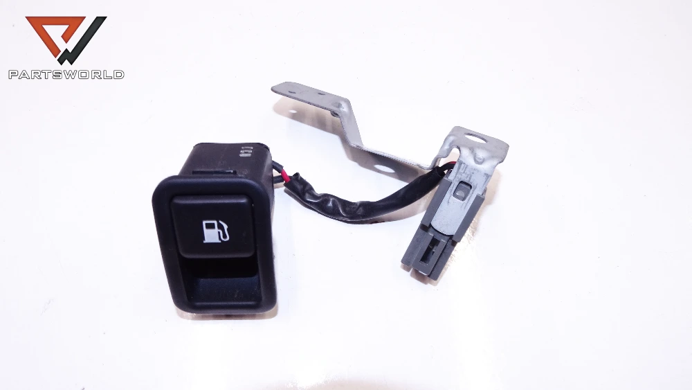 dsc04542_partsworld Копче отваряне вратичка резервоар 93555-2B000 за HYUNDAI Santa Fe II 2.2 CRDi 4WD 155 hp - Image 1
